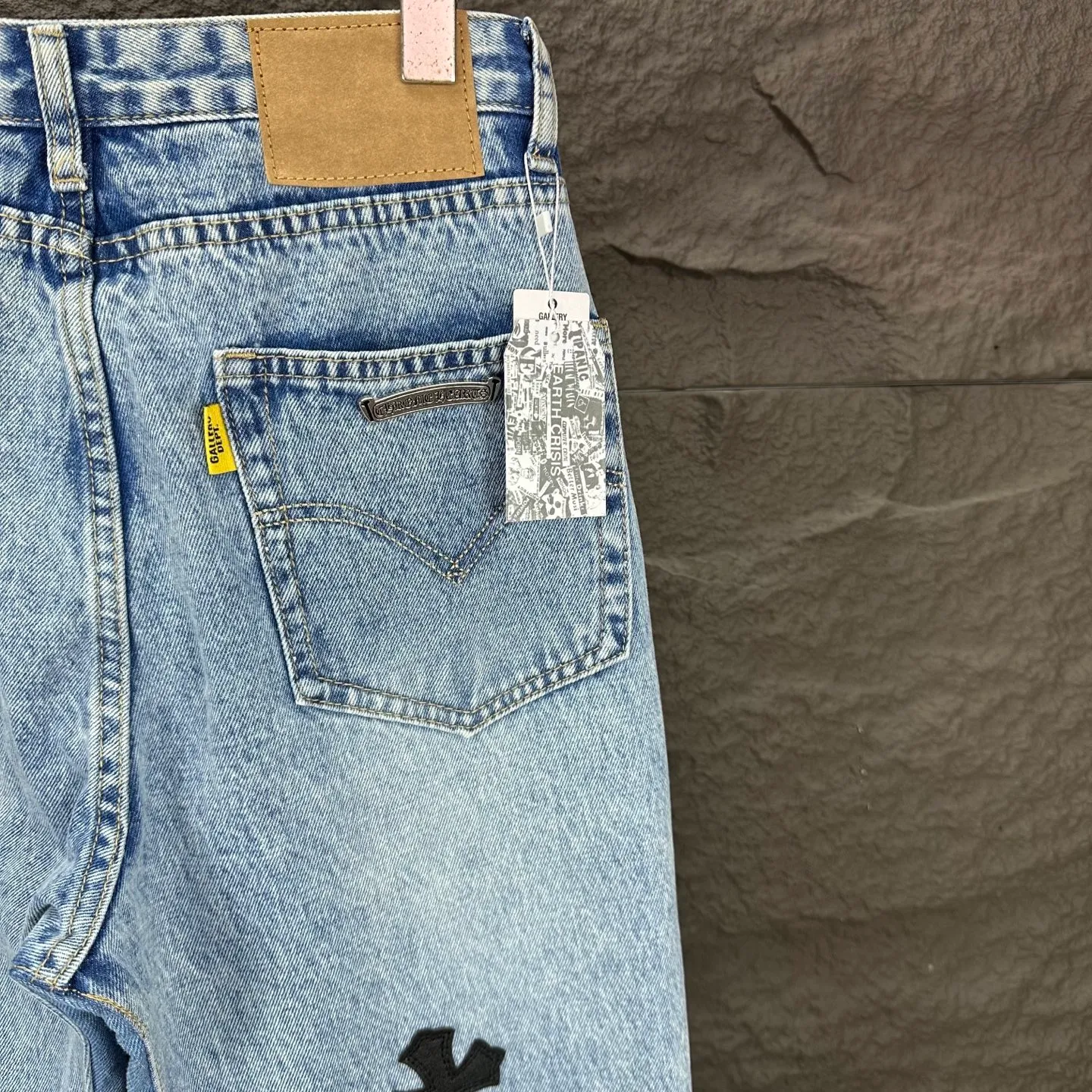 P290 GALLERY DEPT. & Croixin co-branded 2025 new limited-edition black large cross leather couple's bootcut jeans 🔥High version🔥High version🔥 Top ceiling quality Styles with different washed textures are very friendly to people with thin legs and thick legs. The bootcut version is very flattering to the leg shape. Moderate length that never goes out of style, easy and casual to match, basic styling for various styles, a must-have in the wardrobe! The fabric is stiff but also makes the upper body soft without losing texture. The washing process is even more perfect. It is a must-have item for everyone! ! ! Washed wheat, hang tag, pants label, three complete labels, color: blue, size: 28, 30, 32, 34, 36 (five sizes)